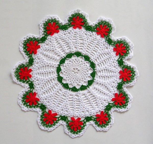 クリスマスのドイリー ４０番白レース糸で赤緑モチーフの配色 料理と暮らし