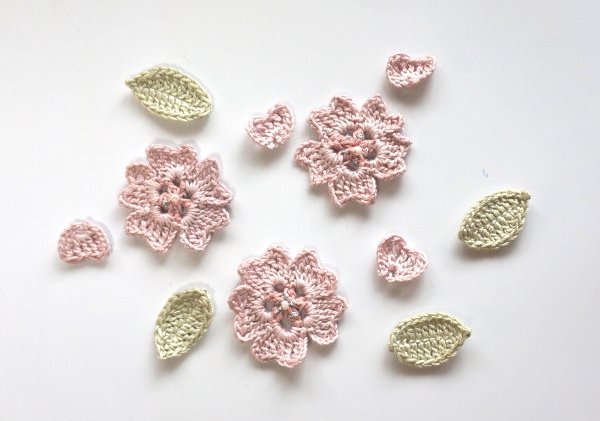 桜のモチーフとワンポイントブローチ作り方 無料の編み図もご案内 まるの日