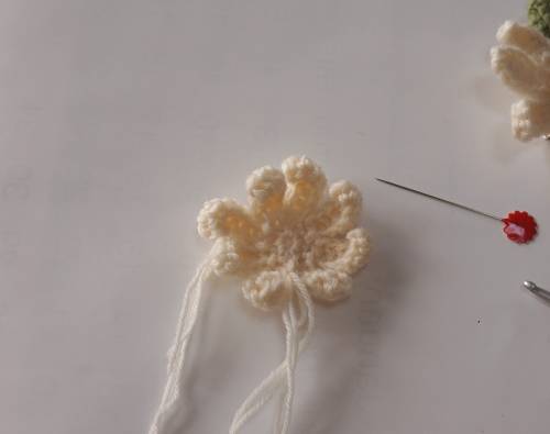 マーガレットのコサージュ かぎ針編み 無料編み図と作り方 料理と暮らし