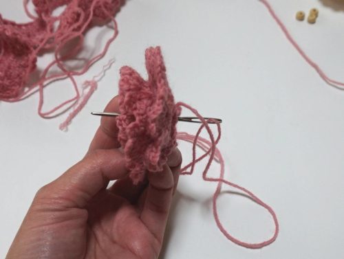 シンプル花のコサージュの無料編み図 ４段編んですぐできる 料理と暮らし